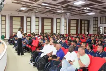 Estudiantes de la Facultad de Ciencias de la Educación y del Deporte reciben sus gafetes para iniciar Prácticas Pedagógicas