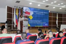 Estudiantes de la Facultad de Ciencias de la Educación y del Deporte reciben sus gafetes para iniciar Prácticas Pedagógicas