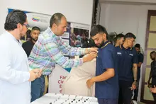 Estudiantes de la Facultad de Ciencias de la Educación y del Deporte reciben sus gafetes para iniciar Prácticas Pedagógicas