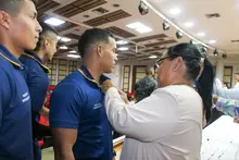 Estudiantes de la Facultad de Ciencias de la Educación y del Deporte reciben sus gafetes para iniciar Prácticas Pedagógicas