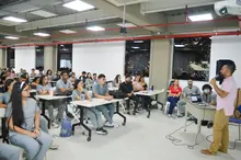 Egresado de Fisioterapia lleva su vocación al frente de guerra en Ucrania