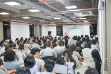 Egresado de Fisioterapia lleva su vocación al frente de guerra en Ucrania