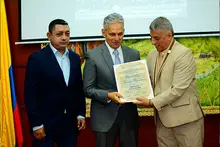 Asamblea Departamental del Valle del Cauca otorg&oacute; la Orden Independencia Vallecaucana al egresado Reinaldo Rueda Rivera