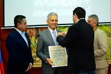 Asamblea Departamental del Valle del Cauca otorg&oacute; la Orden Independencia Vallecaucana al egresado Reinaldo Rueda Rivera