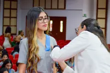 Estudiantes de Fisioterapia y Terapia Ocupacional inician sus pr&aacute;cticas con ceremonia de imposici&oacute;n de gafetes