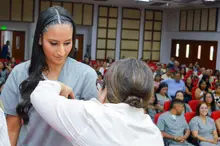 Estudiantes de Fisioterapia y Terapia Ocupacional inician sus pr&aacute;cticas con ceremonia de imposici&oacute;n de gafetes