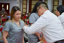 Estudiantes de Fisioterapia y Terapia Ocupacional inician sus pr&aacute;cticas con ceremonia de imposici&oacute;n de gafetes