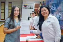 Estudiantes de Fisioterapia y Terapia Ocupacional inician sus pr&aacute;cticas con ceremonia de imposici&oacute;n de gafetes