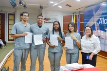 Estudiantes de Fisioterapia y Terapia Ocupacional inician sus pr&aacute;cticas con ceremonia de imposici&oacute;n de gafetes