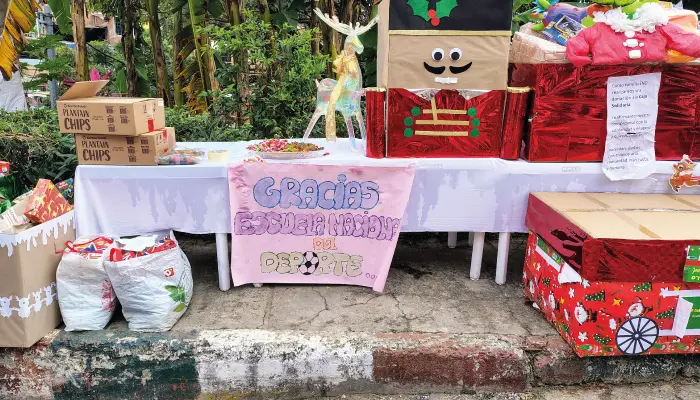 Entrega regalos 'Brindando Sonrisas 2025'