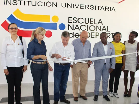 Presidente Juan Manuel Santos y Viceministra de Educación inauguran nuevo edificio de Aulas y Laboratorios en nuestra Escuela
