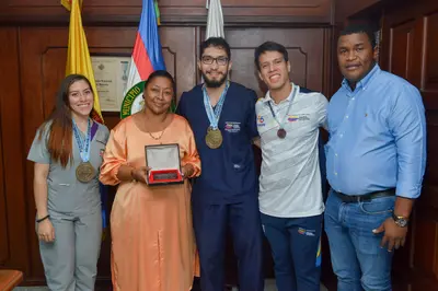 Estudiantes de la END se consagran Campeones Sudamericanos de Powerlifting en Buenos Aires