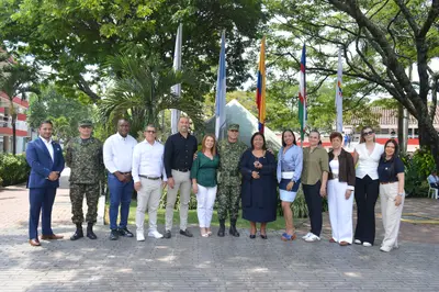 La Dra; Patricia Martínez, recibe la moneda oficial de la Tercera División del Ejército Nacional como acto de gratitud y unión nacional