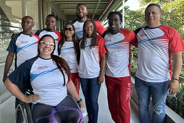 La Misi&oacute;n Colombia enaltece a la Escuela Nacional del Deporte