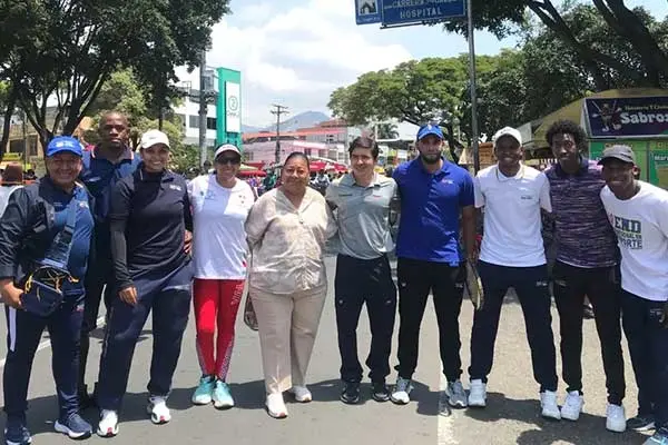La Escuela Nacional del Deporte Promueve Estilos de Vida Saludables en la Ciclovida de Cali