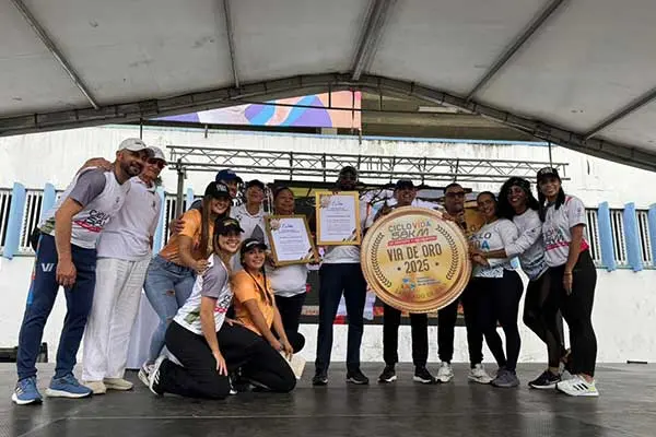 La Ciclovida de Cali recibe certificaci&oacute;n V&iacute;a de Oro 2025 y la IUEND celebra este logro de ciudad